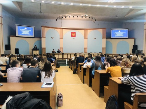 Оренбургские полицейские провели встречу с будущими юристами