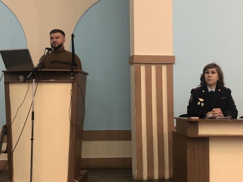 Оренбургские полицейские провели встречу с будущими юристами