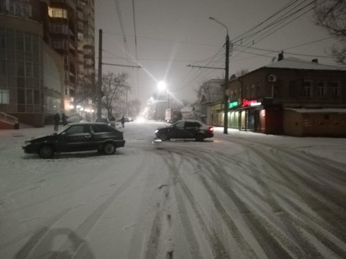 В Оренбурге в результате ДТП на улице Поповой пострадал ребенок В Оренбурге в результате ДТП на улице Поповой пострадал ребенок