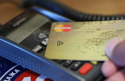 В Кувандыке ранее судимый рецидивист нашел банковскую карту и расплатился ей в магазине