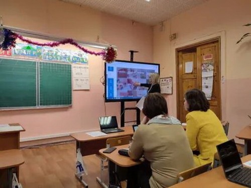 Правительство Оренургской области выделит около 350 млн рублей на зарплаты учителям