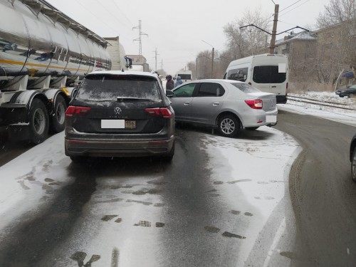 В Орске водители автомобилей не соблюдают режим езды в затрудненных погодных условиях