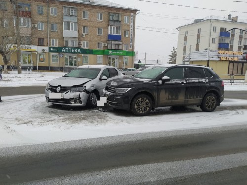В Орске водители автомобилей не соблюдают режим езды в затрудненных погодных условиях