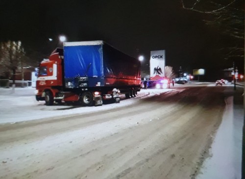 В Орске на улице Тагильской фура собрала четыре автомобиля