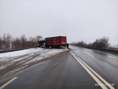 В Оренбурге выясняются обстоятельства ДТП с участием большегрузного автомобиля В Оренбурге выясняются обстоятельства ДТП с участием большегрузного автомобиля