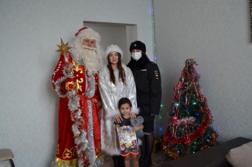 Общественный совет при МУ МВД России «Оренбургское» поздравил детей из нуждающихся семей