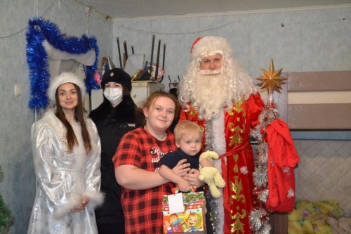 Общественный совет при МУ МВД России «Оренбургское» поздравил детей из нуждающихся семей