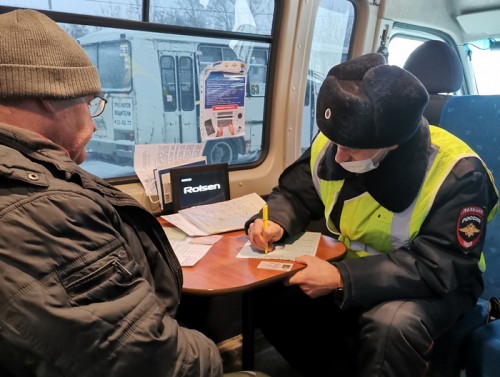 Водители пассажирских автобусов в Оренбурге ездят без прав Водители пассажирских автобусов в Оренбурге ездят без прав