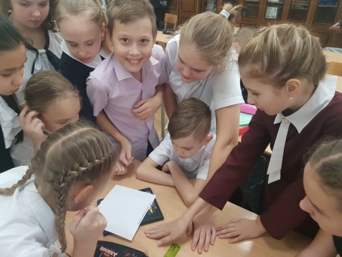 Сотрудники полиции Гая сыграли со школьниками в «Крестики нолики» Сотрудники полиции Гая сыграли со школьниками в «Крестики нолики»