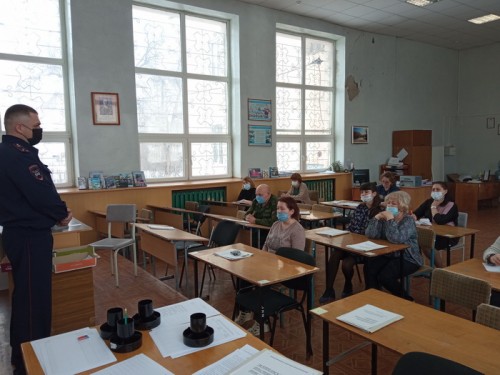 Сотрудники Госавтоинспекции Новотроицка провели беседу в военном комиссариате Сотрудники Госавтоинспекции Новотроицка провели беседу в военном комиссариате
