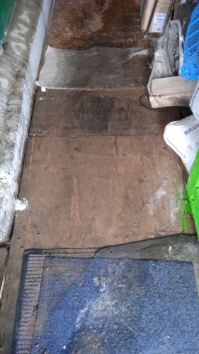 В Оренбурге на улице Набережная Сакмары вода затопила дом по самые окна