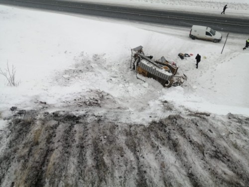 В Северном районе с десятиметровой высоты свалился гусеничный бульдозер В Северном районе с десятиметровой высоты свалился гусеничный бульдозер