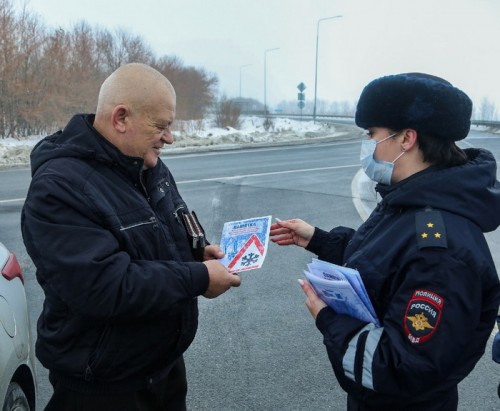 Сотрудники полиции Оренбурга рассказали водителям о безопасности на дорогах