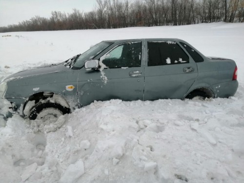 В Новосергиевском районе водитель легковушки уходил от столкновения и слетел в кювет
