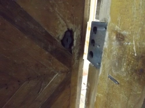 В Адамовском районе мужчина украл у соседки чугунные трубы, ванну и водяной счетчик