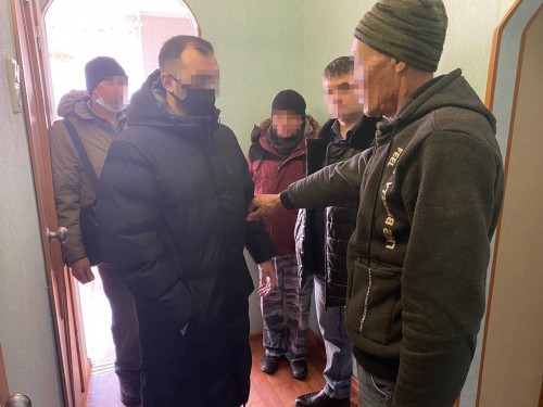 Оренбургские полицейские в кратчайшие сроки задержали 51-летнего мужчину, подозреваемого в нанесении ножевых ранений Оренбургские полицейские в кратчайшие сроки задержали 51-летнего мужчину, подозреваемого в нанесении ножевых ранений