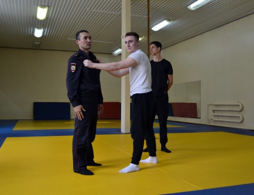 В Оренбурге полицейские провели экскурсию для учащихся в полку патрульно-постовой службы полиции