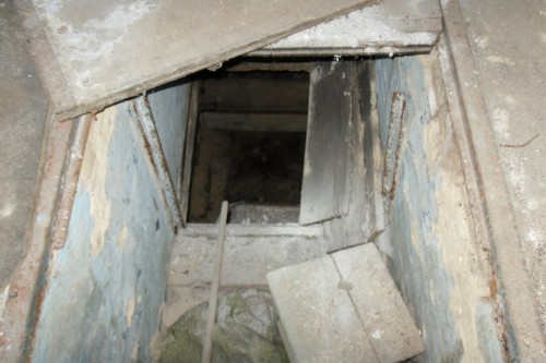 В Новотроицке полицейские оперативно задержали подозреваемого в краже автомобиля из гаража