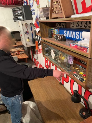 В Новотроицке полицейские оперативно задержали подозреваемого в краже автомобиля из гаража