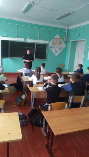 Сотрудники полиции провели профилактическое мероприятие в МАОУ «СОШ № 7» г. Сорочинска.