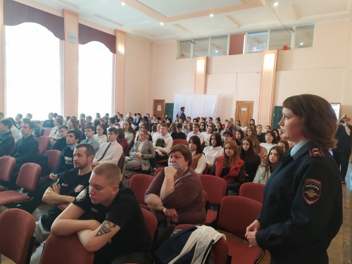 Сотрудники УНКУМВД области провели лекции в железнодорожном техникуме Сотрудники УНКУМВД области провели лекции в железнодорожном техникуме