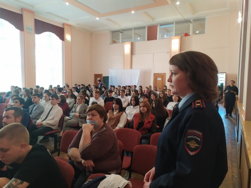 Сотрудники УНКУМВД области провели лекции в железнодорожном техникуме Сотрудники УНКУМВД области провели лекции в железнодорожном техникуме