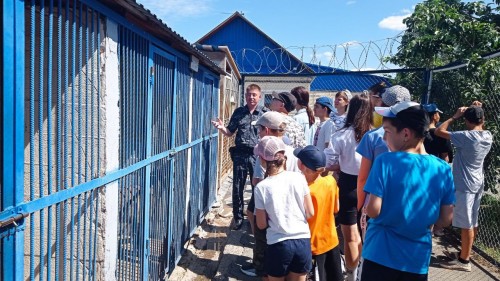 В Оренбургской области в День кинологической службы воспитанники реабилитационного центра «Гармония» познакомились со служебными собаками В Оренбургской области в День кинологической службы воспитанники реабилитационного центра «Гармония» познакомились со служебными собаками