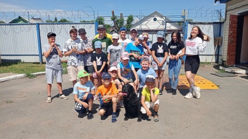 В Оренбургской области в День кинологической службы воспитанники реабилитационного центра «Гармония» познакомились со служебными собаками В Оренбургской области в День кинологической службы воспитанники реабилитационного центра «Гармония» познакомились со служебными собаками