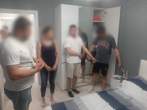 Сотрудниками полиции Оренбурга задержаны двое местных жителей за кражу золотых украшений