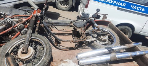 В Новотроицке полицейские задержали злоумышленника, который проломил стену гаража, чтобы похитить автомобиль В Новотроицке полицейские задержали злоумышленника, который проломил стену гаража, чтобы похитить автомобиль