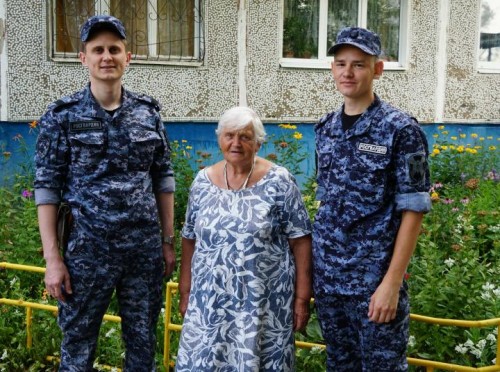 Наряд Росгвардии помог вернуться домой пенсионерке в Оренбурге