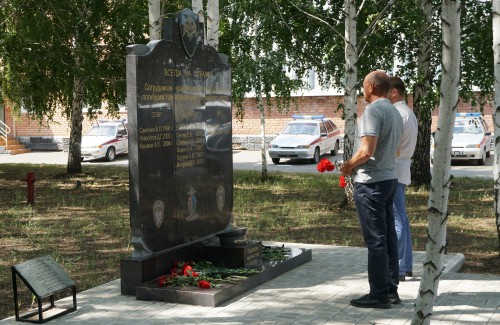 Сотрудники и ветераны Управления Росгвардии по Оренбургской области почтили память товарища, погибшего при исполнении служебного долга Сотрудники и ветераны Управления Росгвардии по Оренбургской области почтили память товарища, погибшего при исполнении служебного долга