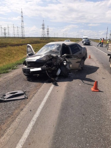 Сотрудники полиции устанавливают обстоятельства дорожно-транспортного происшествия при подъезде к пункту пропуска «Орск»