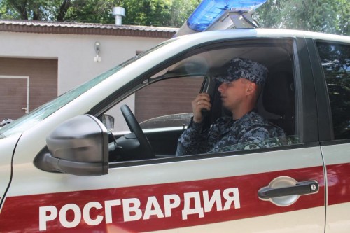 В Оренбурге росгвардейцы задержали подозреваемых в нанесении телесных повреждений местному жителю