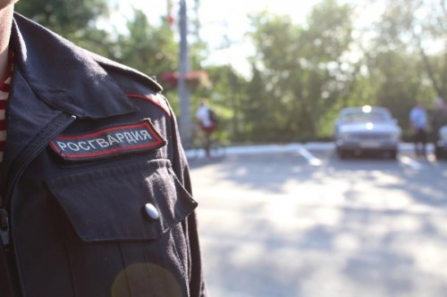 В Оренбурге росгвардейцы задержали мужчину, ударившего ножом сына своей сожительницы