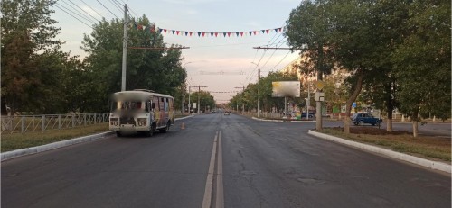 Сотрудники ГИБДД Оренбурга устанавливают обстоятельства падения пассажира в автобусе Сотрудники ГИБДД Оренбурга устанавливают обстоятельства падения пассажира в автобусе