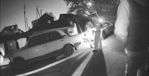 В Сорочинске полицейские патрульно-постовой службы по горячим следам задержали подозреваемого в угоне автомобиля В Сорочинске полицейские патрульно-постовой службы по горячим следам задержали подозреваемого в угоне автомобиля