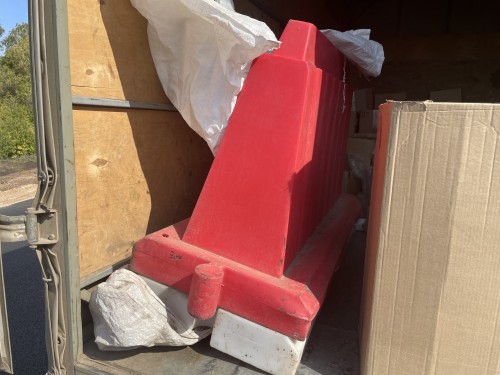 Полицейскими Шарлыка задержан подозреваемый в краже дорожных пластиковых барьеров Полицейскими Шарлыка задержан подозреваемый в краже дорожных пластиковых барьеров