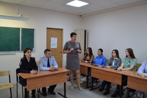 В Оренбурге полицейские провели занятие по теме «Киберпреступность»