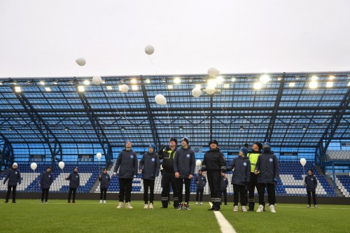 В Оренбурге инспекторы ГИБДД вместе с юными футболистами ФК В Оренбурге инспекторы ГИБДД вместе с юными футболистами ФК
