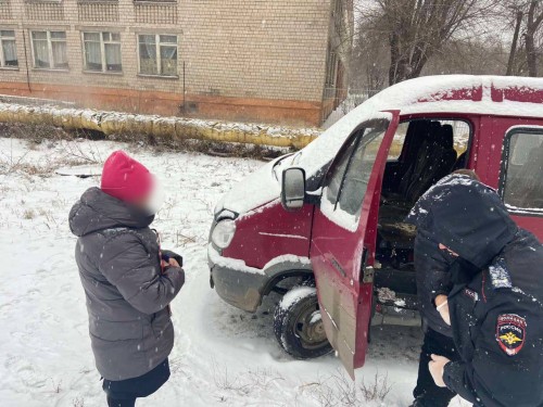В Орске оперативники задержали подозреваемого в угоне микроавтобуса
