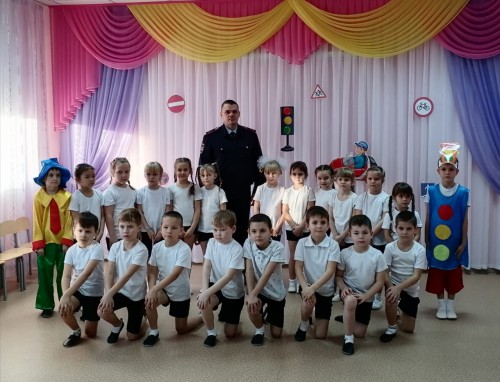 Сотрудники ГИБДД провели занятие по ПДД в «Детском саду №39» города Новотроицка Сотрудники ГИБДД провели занятие по ПДД в «Детском саду №39» города Новотроицка