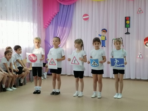 Сотрудники ГИБДД провели занятие по ПДД в «Детском саду №39» города Новотроицка   