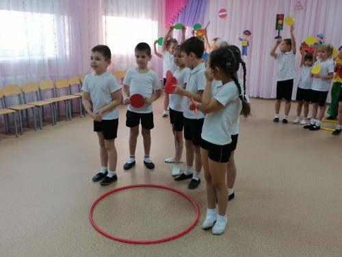 Сотрудники ГИБДД провели занятие по ПДД в «Детском саду №39» города Новотроицка   