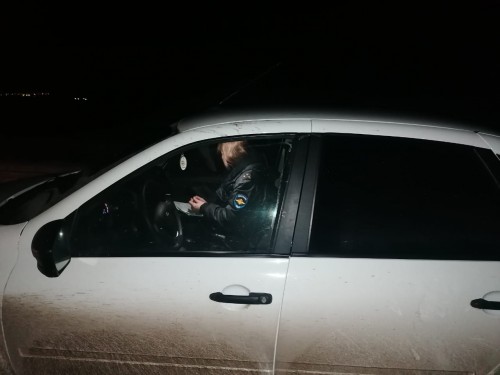 Полицейские Переволоцка задержали подозреваемых в угоне автомобиля Полицейские Переволоцка задержали подозреваемых в угоне автомобиля