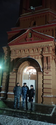 Сотрудники полиции Бузулука осуществляли охрану общественного порядка в сочельник Рождества Сотрудники полиции Бузулука осуществляли охрану общественного порядка в сочельник Рождества