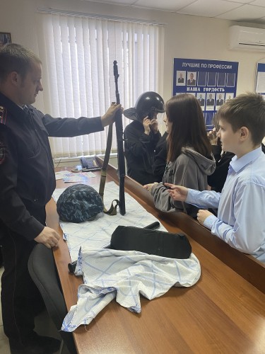 Переволоцкие полицейские приняли участие во Всероссийской акции профилактической направленности «Студенческий десант» Переволоцкие полицейские приняли участие во Всероссийской акции профилактической направленности «Студенческий десант»