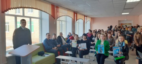 В Первомайском районе сотрудники ГИБДД, общественники, педагоги и родители обсудили за «круглым столом» работу по профилактике детского дорожно-транспортного травматизма и основные виды, и способы мошенничества