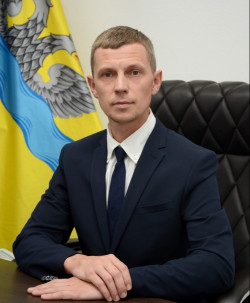 Начальник УЖКХ Оренбурга Анатолий Байкаров был задержан по делу о гибели ребенка после нападения бродячих собак  Байкаров был задержан сегодня. В ближайшее время ему предъявят обвинение. В настоящий момент он находится в изоляторе временного содержания.