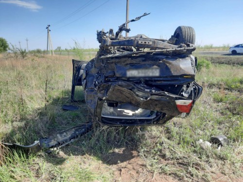 Лэнд Крузер слетел с трассы из-за поврежденного колеса